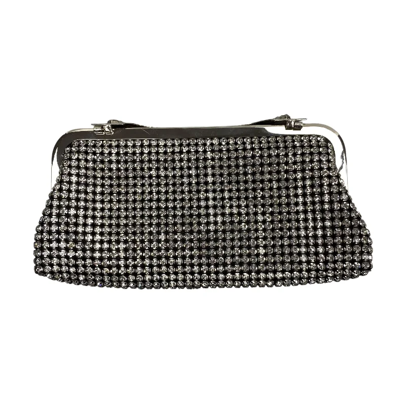 Clutch By Clothes Mentor In Silver, Size:Medium