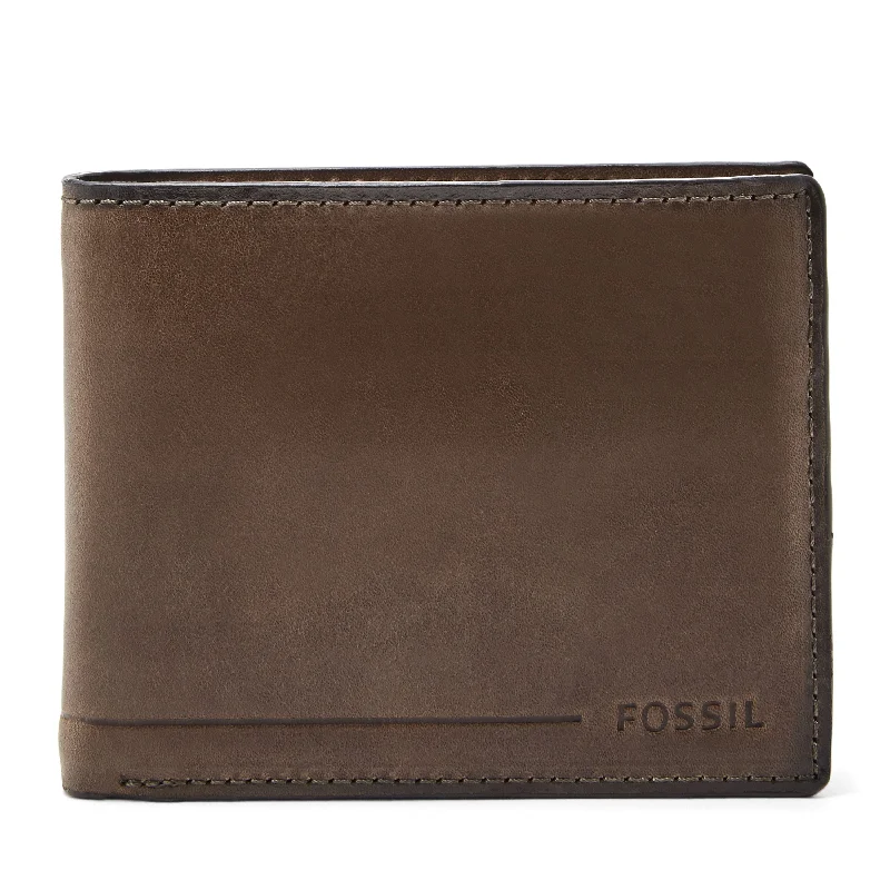 Fossil Men's Allen Leather RFID Passport Case